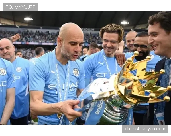 瓜迪奥拉执教千场纪念，曼城更衣室集体赠送定制礼物