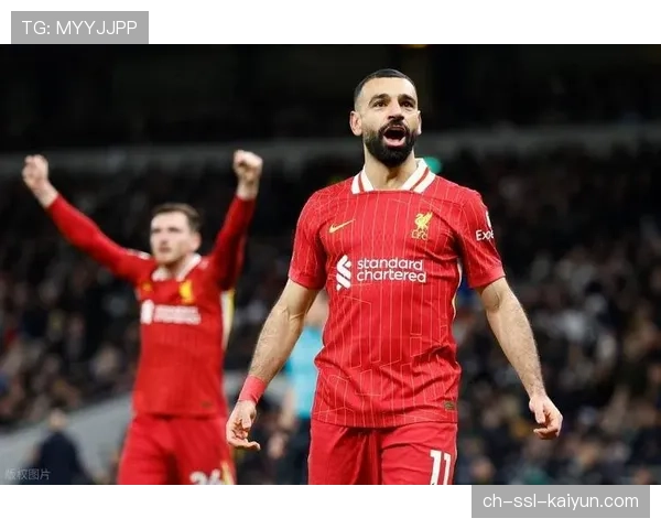 萨拉赫替补席凝视赛场，利物浦锋线危机时刻的沉默