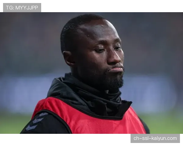 曼德拉戈拉远射破门,佛罗伦萨中场核心展脚法 曼德拉戈拉远射破门,佛罗伦萨中场核心展脚法