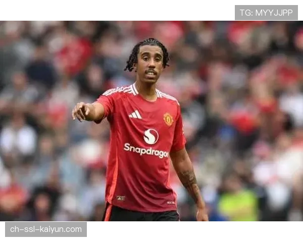 曼联后卫约罗两度被晃成背景板，维拉主场狂欢淹没客队士气